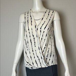 Vince Camuto Women's Printed High-Low Top (XS, Pearl Ivory)